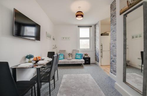 Portsmouth Apartment | Dockyard Hideaway Nr Gunwharf Quays