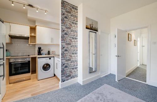 Portsmouth Apartment | Dockyard Hideaway Nr Gunwharf Quays