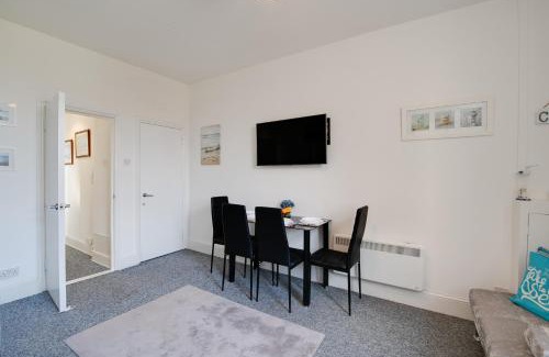 Portsmouth Apartment | Dockyard Hideaway Nr Gunwharf Quays