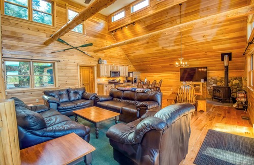 Rangeley House | Dodge Lodge - Newly renovated home right on Dodge Pond
