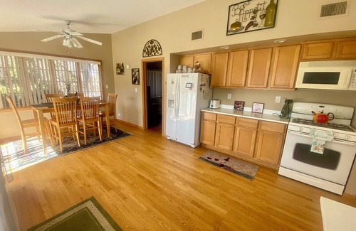 Como House | Does your dog need a vacation? We are people and pet friendly!