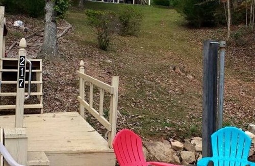 Huddleston House | DOG AND FAMILY FRIENDLY, SML VA, Deep Water Dock, Private Cove, Peaceful