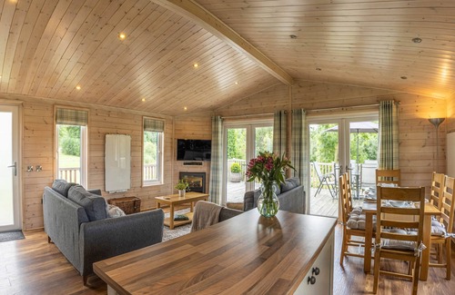 West Tanfield House | Dog friendly Kingfisher Lodge Riverdale located in Yorkshire
