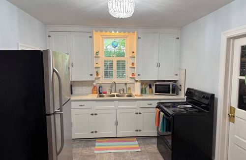 Ocean View House | Dog-friendly 2 bedroom beach bungalow with AC and outdoor fire-pit in Ocean View