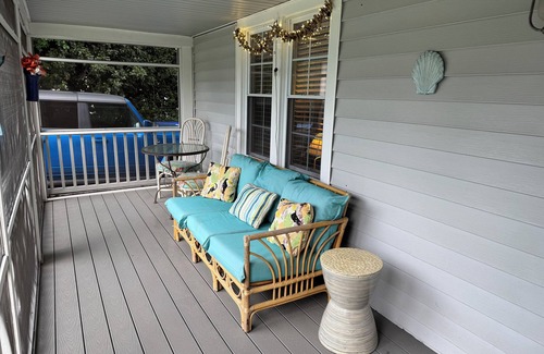 Ocean View House | Dog-friendly 2 bedroom beach bungalow with AC and outdoor fire-pit in Ocean View