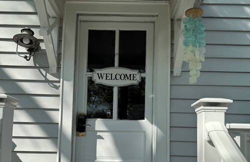 Ocean View House | Dog-friendly 2 bedroom beach bungalow with AC and outdoor fire-pit in Ocean View
