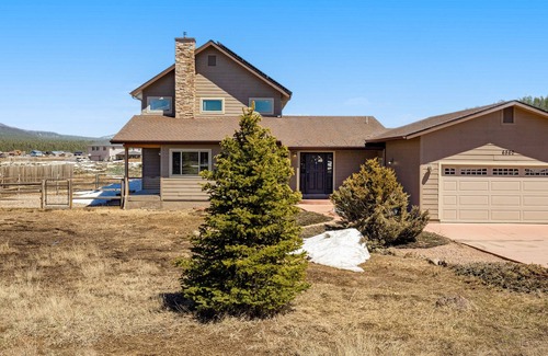 Fort Valley House | Dog-friendly 2-story home with mtn views, private hot tub, deck, fireplace, W/D
