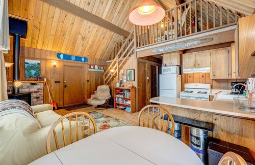 Sierra Tract Cabin | Dog-friendly 2-story cabin with loft, fireplace, board games, & wooded views