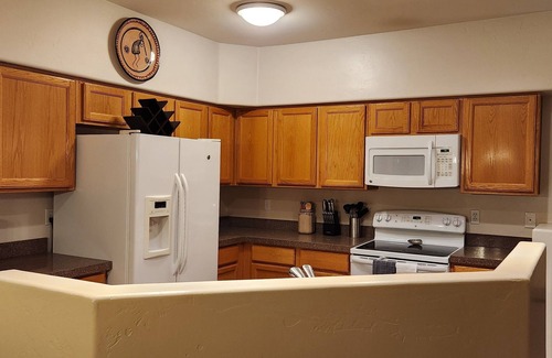 The Bluffs House | Dog-friendly 3-bedroom unit near Tucson National Golf Course