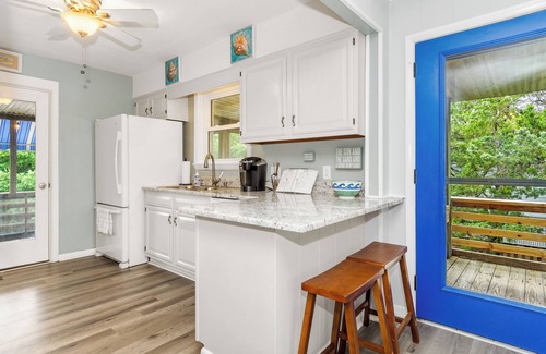 Emerald Isle House | Dog-Friendly 3 BR Cottage w/Fenced Yard, Screened Porch, Decks & Ocean Access