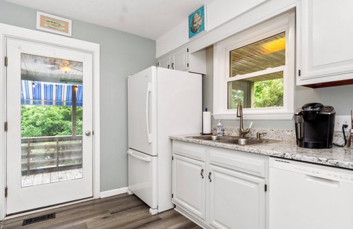 Emerald Isle House | Dog-Friendly 3 BR Cottage w/Fenced Yard, Screened Porch, Decks & Ocean Access
