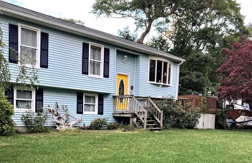 Kenyon House | Dog Friendly, 3 Bedroom & 2 full bath, only 5 minute drive to nBeaches!