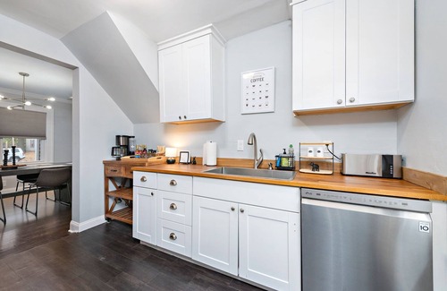 Fairway House | Dog-friendly 3BD/3BA in Fairway!