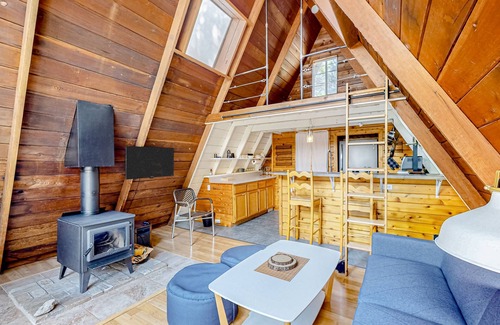 Glen Ellen House | Dog-friendly, A-frame with deck, garden, & woodstove - monthly rental