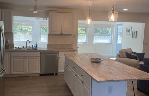 Whitney Beach House | DOG FRIENDLY and PERFECT LBK LOCATION