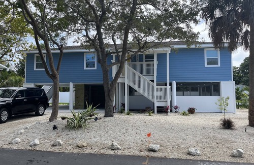 Whitney Beach House | DOG FRIENDLY and PERFECT LBK LOCATION