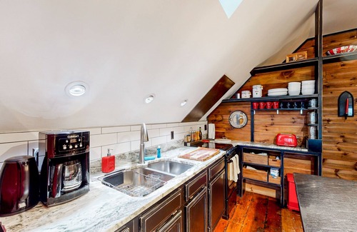 Belfast Apartment | Dog-friendly apartment with firepit, grill & fireplace - walk to dining & trails