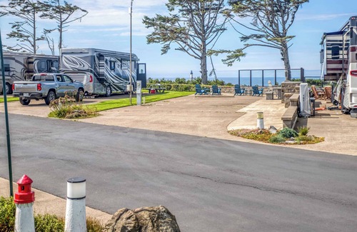 Agate Beach RV Rental | Dog Friendly, Available with 50AMP, 30AMP, Water and Sewer hook up's, WiFi