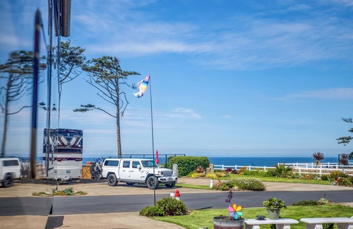 Agate Beach RV Rental | Dog Friendly, Available with 50AMP, 30AMP, Water and Sewer hook up's, WiFi