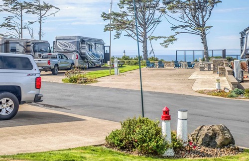 Agate Beach RV Rental | Dog Friendly, Available with 50AMP, 30AMP, Water and Sewer hook up's, WiFi