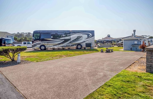 Agate Beach RV Rental | Dog Friendly, Available with 50AMP, 30AMP, Water and Sewer hook up's, WiFi
