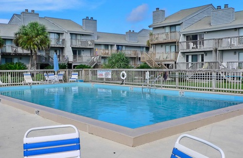 East End House | Dog-friendly beachfront townhouse with comunity pool, washer/dryer, central AC
