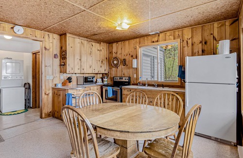 Worley House | Dog-Friendly Bayfront Home w/ Free WiFi, Two Large Decks, Private Dock, & Beach