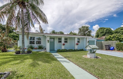 Southwest House | Dog-friendly beach bungalow near coastline with private pool, patio, AC & W/D