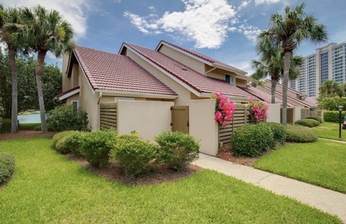 Sandestin Villa | Dog Friendly🐾 Beachside Resort🏖️Golf Cart ⛳️ Community Pool 🏊‍♀️ Close to shopping 🛍️