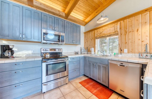 Rockaway Beach House | Dog-Friendly Beach Home with Multiple Decks, Private Hot Tub & Jacuzzi Tub