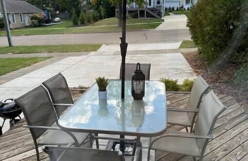 South Haven House | Dog Friendly Beach Cottage within a mile of town and 7 Lake Michigan beaches