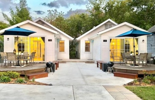 South Haven House | Dog Friendly Beach Cottage within a mile of town & 7 Lake Michigan beaches