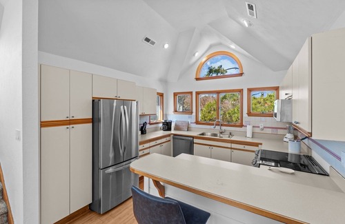 Monteray Shores House | Dog Friendly beachhome with own pool &hot tub view of sound 5min walk from beach