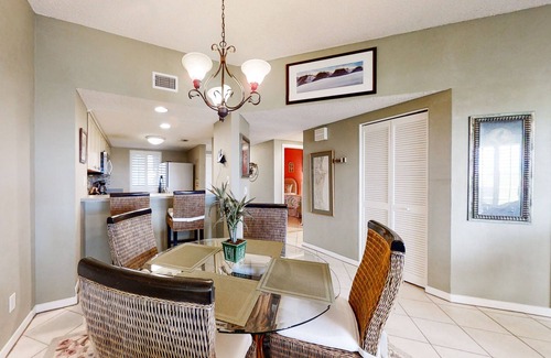 Fernandina Beach Condo | Dog-friendly condo steps to beach wth pool, AC & elevator