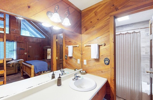Sautee Nacoochee Cottage | Dog-friendly, cozy cottage retreat withing a 5 minute drive to downtown Helen