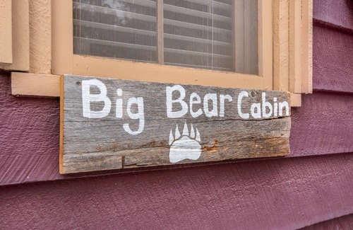 Woodland Park Cabin | Dog-friendly cabin w/full kitchen, free WiFi, great location & updated bathroom