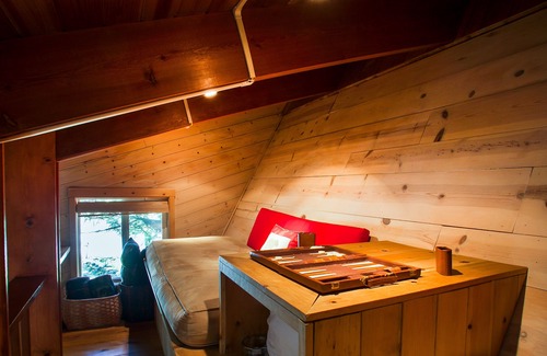 Nisqually Park Cabin | Dog friendly cabin at Mt. Rainier. Featuring WiFi, hot tub, fireplace & BBQ.