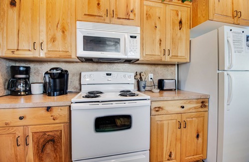 Sweetwater Cabin | Dog-friendly cabin with lake view & wraparound deck - near golf & Bear Lake