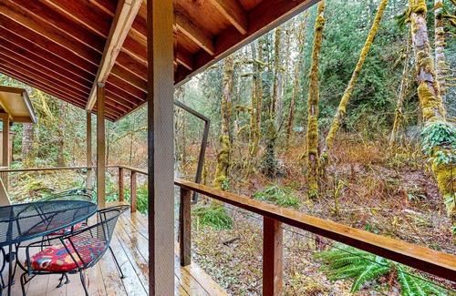 Mount Hood Village House | Dog-friendly cabin with deck, hot tub & firepit - walk to Sandy River