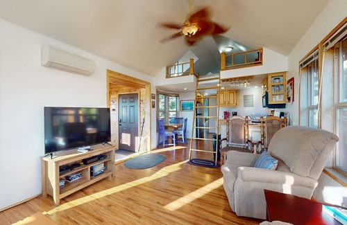 Brookings Cabin | Dog-friendly cabin w/private hot tub, large deck & beautiful ocean mountain view