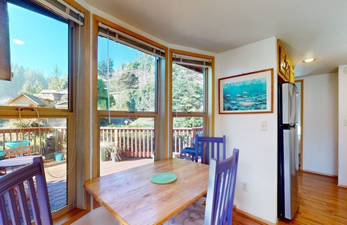 Brookings Cabin | Dog-friendly cabin w/private hot tub, large deck & beautiful ocean mountain view