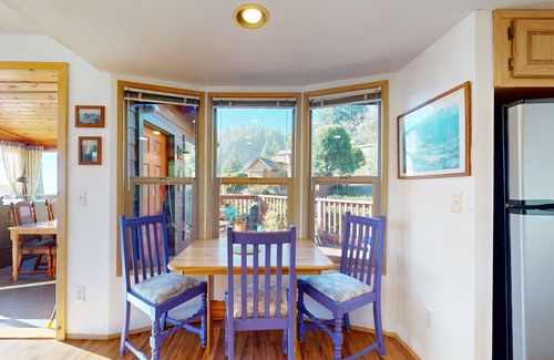 Brookings Cabin | Dog-friendly cabin w/private hot tub, large deck & beautiful ocean mountain view