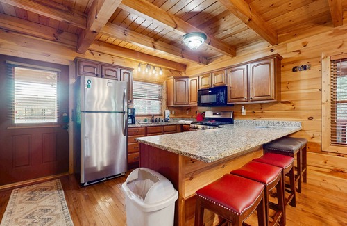 Caryville Cabin | Dog- friendly cabin with lakeside views, deck & game room
