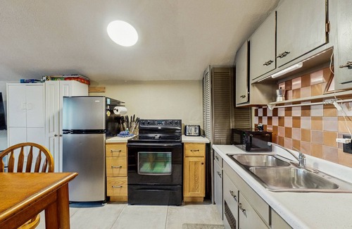 Frisco Cabin | Dog-Friendly Cabin with Fireplace & Mountain Views near Downtown & Lake