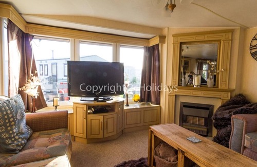 Corton House | Dog friendly caravan for hire by a beautiful beach in Suffolk ref 32024AZ