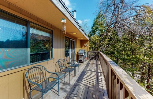 Shaver Lake House | Dog-friendly chalet w/shared pool, hot tub, gas fireplace - close to lake