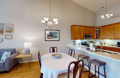 Savannah House | Dog Friendly Charming Lagoon-Front Townhouse in Savannah