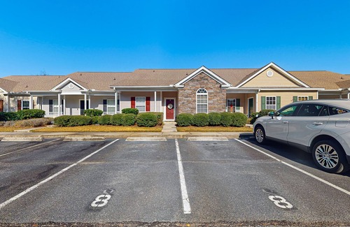 Savannah House | Dog Friendly Charming Lagoon-Front Townhouse in Savannah