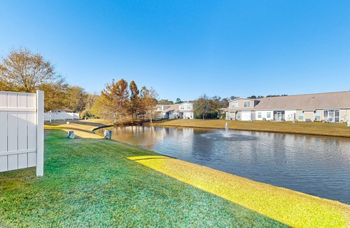 Savannah House | Dog Friendly Charming Lagoon-Front Townhouse in Savannah