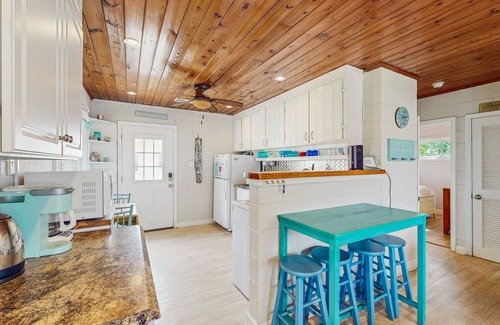 Atlantic Beach Cottage | Dog-friendly coastal home close to the beach and local attractions
